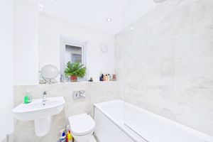 Main bathroom- click for photo gallery